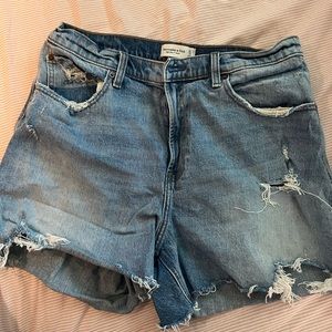 Abercrombie High Rise 4” Cutoff Short